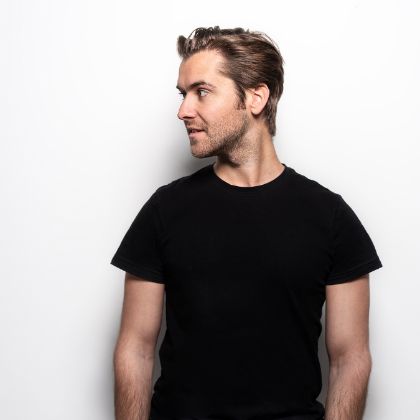 https://spirio-spotlight.steinway.com/zh_CN/spiriocast/2023/10-26-23-joel-lyssarides