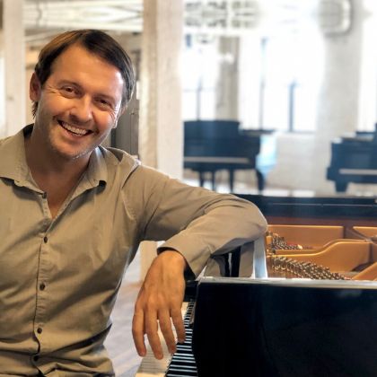https://spirio-spotlight.steinway.com/spiriocast/2022/04-26-simon-mulligan