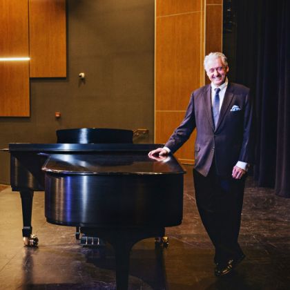 /news/steinway-chronicle/k-12/a-patron-of-public-education-makes-collierville-a-steinway-select-school