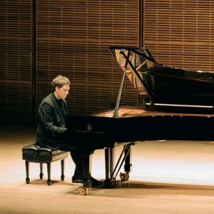 https://spirio-spotlight.steinway.com/zh_CN/spiriocast/2025/7-24-25-steve-barakatt
